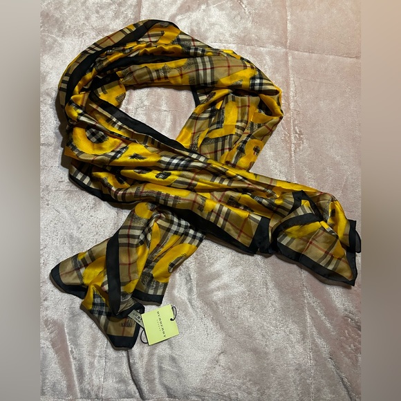 Nwt Burberry “PRINT” Pashmina 100%silk - Picture 11 of 12